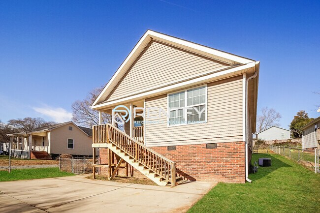 Building Photo - 1110 Mason St