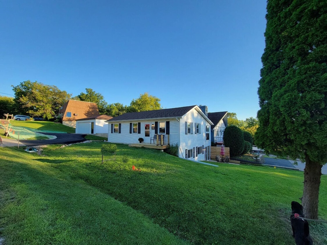 1002 Sheridan Dr, Wauconda, IL 60084 House for Rent in Wauconda, IL