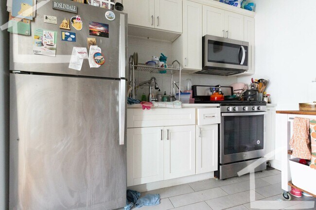 Building Photo - Avl Now! Renovated 2BR in Allston, no fee!