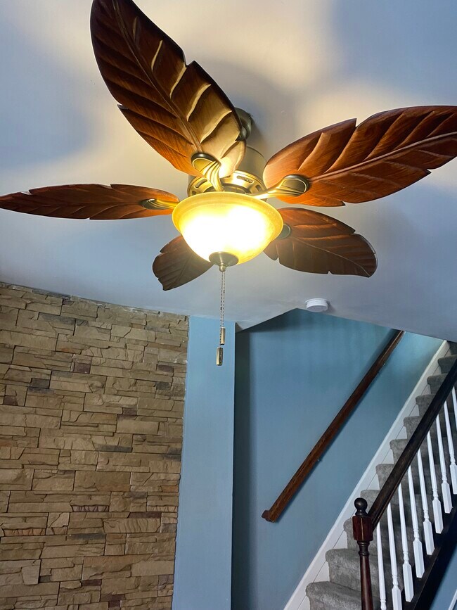 Foto del edificio - 858 Moyer St