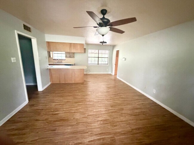 Foto del edificio - 224 Woodland Cir