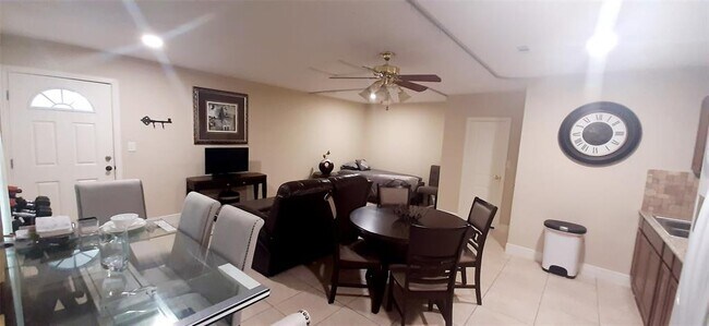 Building Photo - 7706 Friars Ct Ln