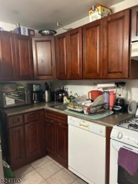 Building Photo - 614 Main St