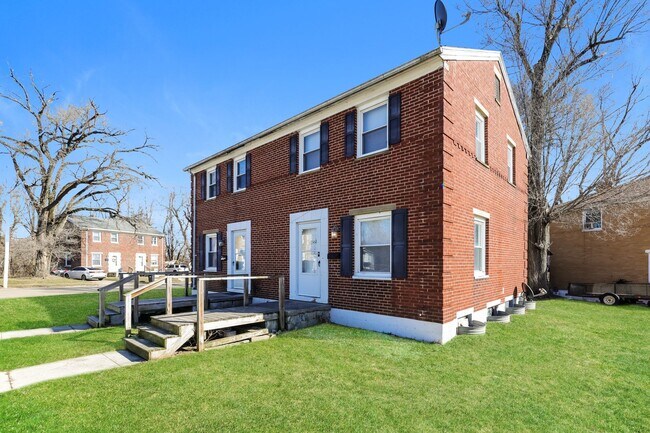 Building Photo - 1344-1346-1346 E Cedarview Dr