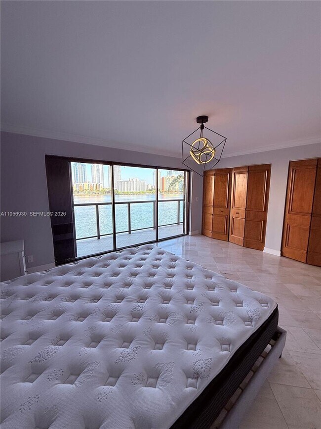 Foto del edificio - 4000 NE 168th St