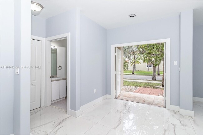 Building Photo - 16940 SW 36th Ct