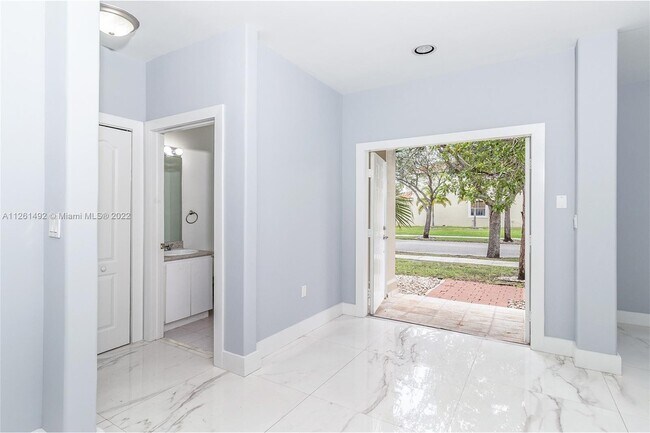 Foto del edificio - 16940 SW 36th Ct