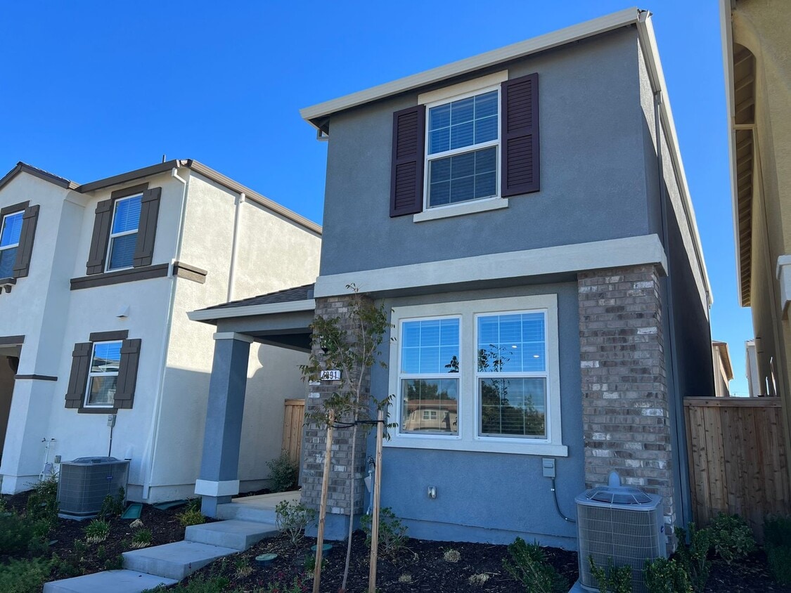 Foto principal - 3 Bed / 2.5 Bath | West Sacramento Home Av...