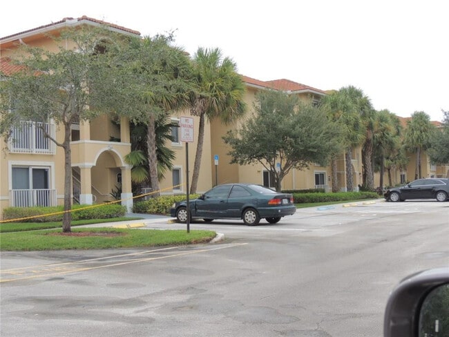 Building Photo - 9905 Westwood Dr