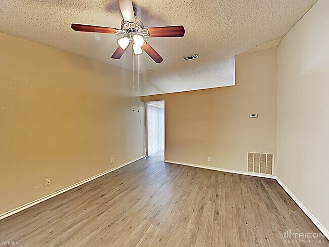 Foto del edificio - 9719 Hidden Falls