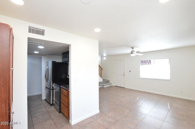Foto del edificio - 1220 E Townley Ave