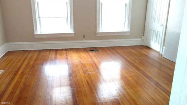 Building Photo - 1 br, 1 bath  - 2301 N Leavitt St Apt 2RF