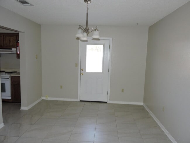 Foto del edificio - 815 Valley Rd