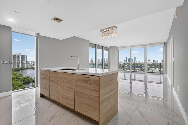 Foto del edificio - 16385 Biscayne Blvd