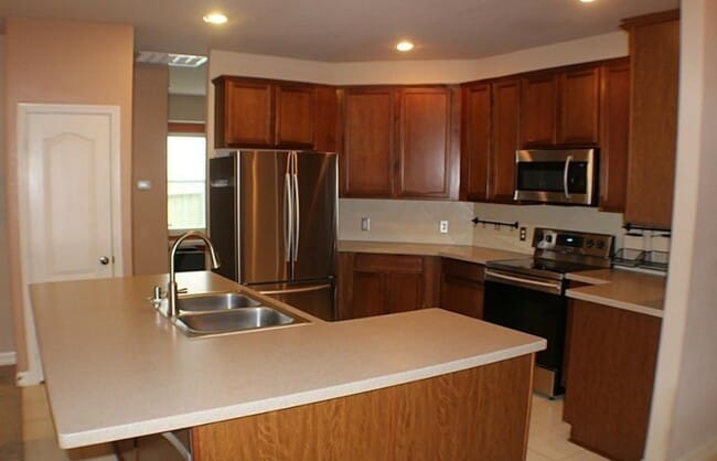 Building Photo - 15223 Harlin