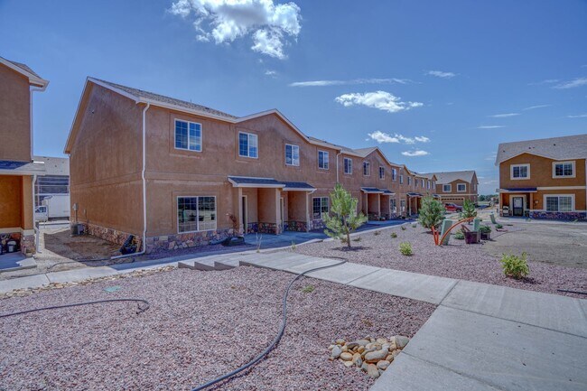 Foto del edificio - Newer construction, Town Home, 3 beds, wit...