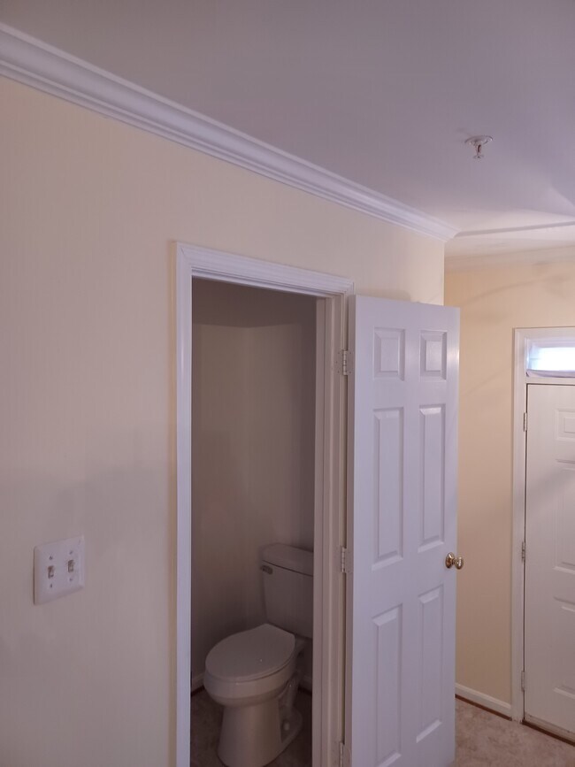 Building Photo - 4620 Pistachio Ln