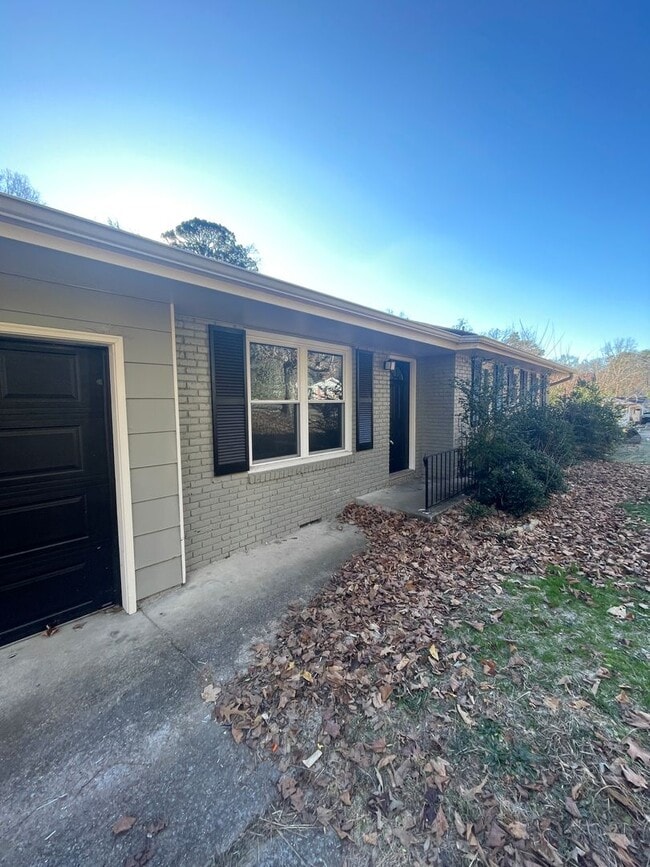 Building Photo - 918 Sylvan Ave