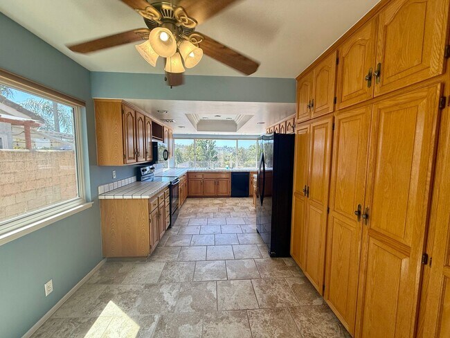 Foto del edificio - Lake Murray View Home with Expansive Outdoor Living - Available Now!