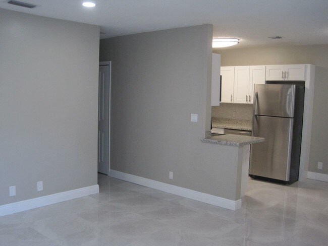 Foto del edificio - 1086 NE 33rd St