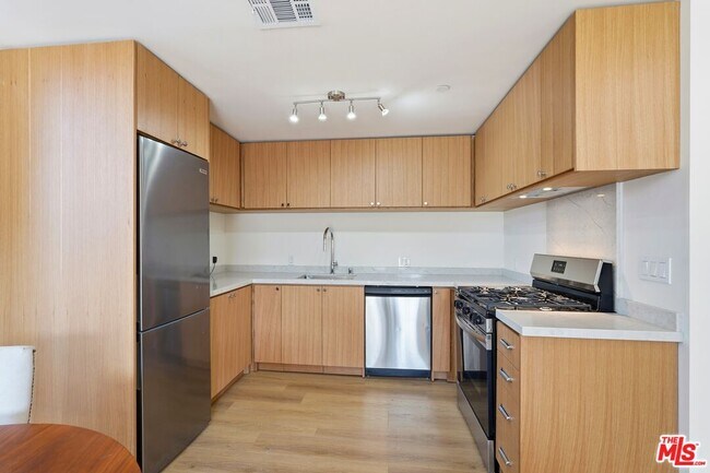 Foto del edificio - 1822 Overland Ave