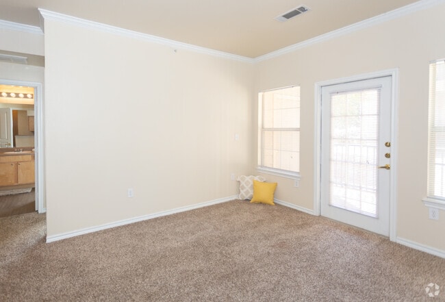 1BR 1BA - 654 SF - Dakota Arms Apartments