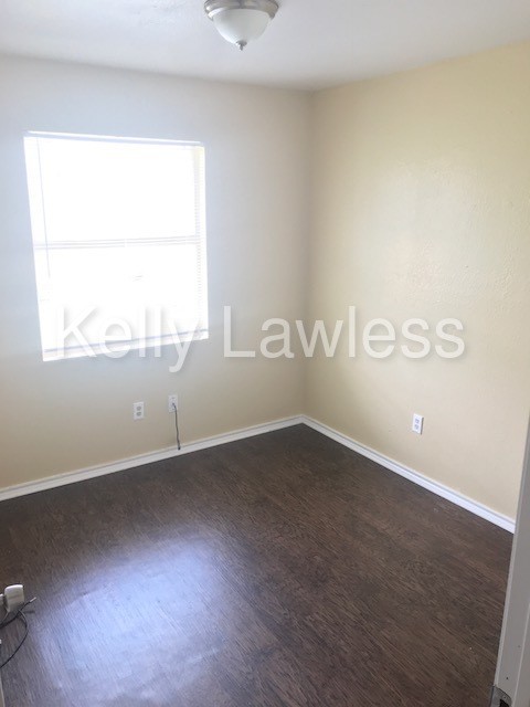 Building Photo - 916 Isbell Rd