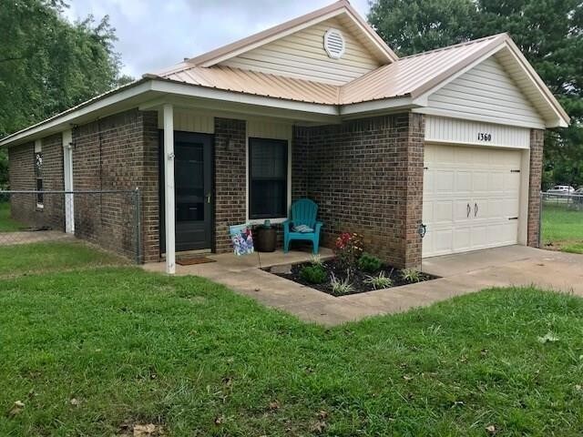 Building Photo - 1360 Walnut Pl