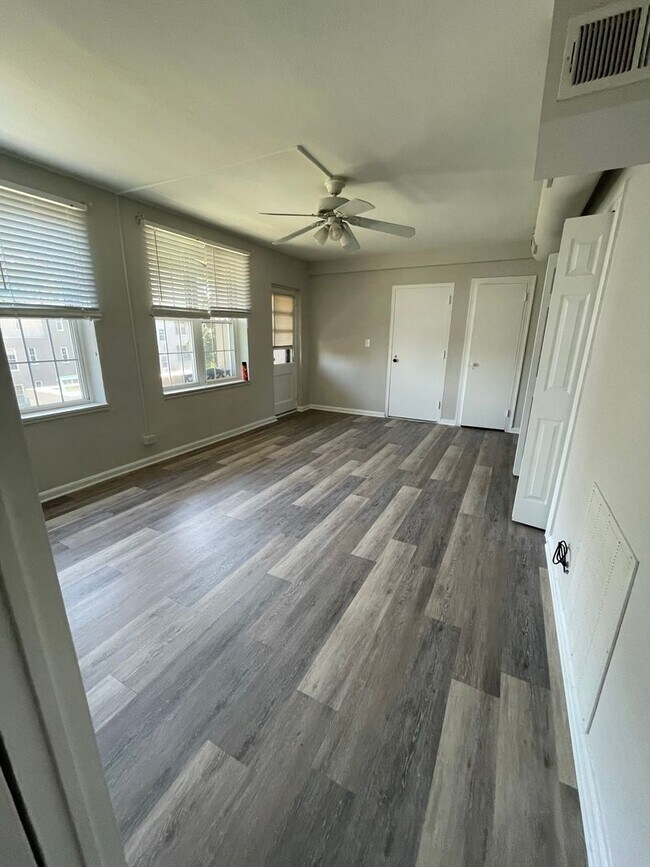 Foto del edificio - 1 Bedroom 1 Bath Condo at McDaniel Heights in the Heart of Historical Downtown Greenville !!!