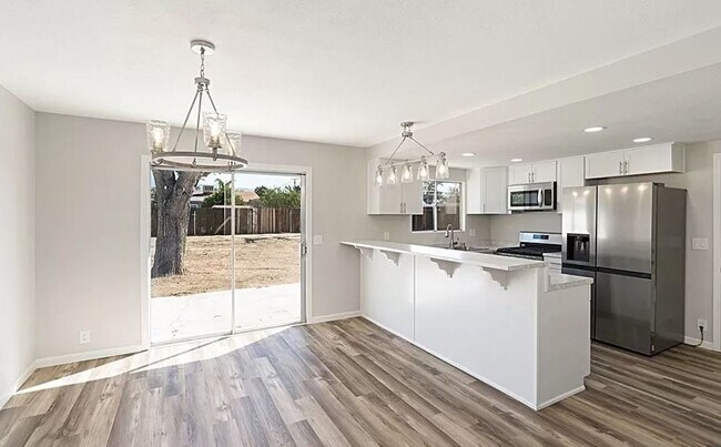 Foto del edificio - Charming Single-Story 3 Bed/2 Bath Residen...