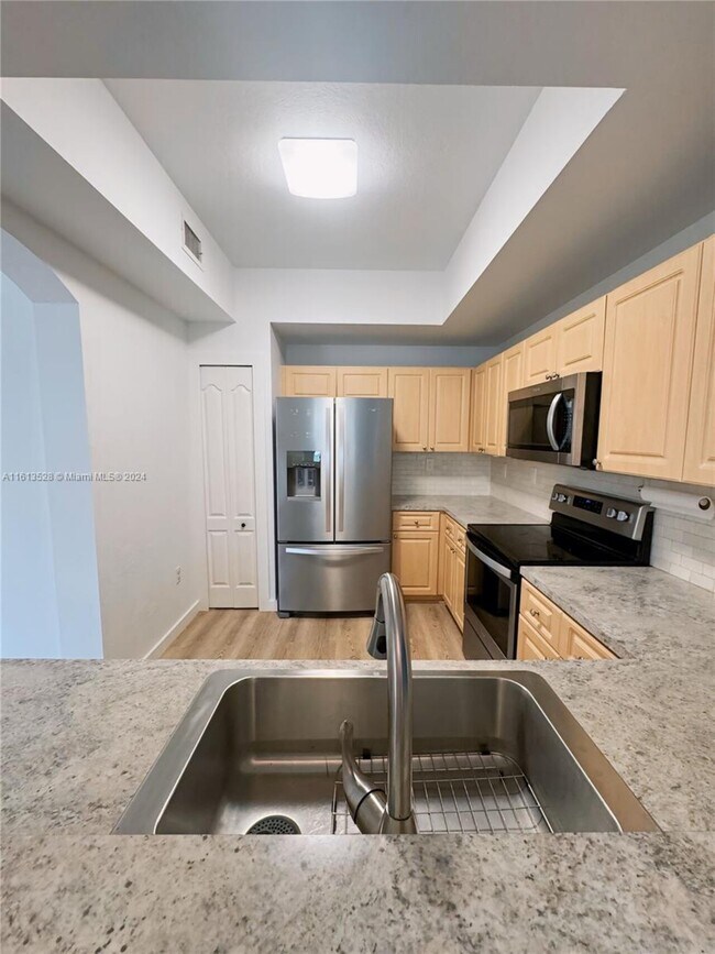 Building Photo - ENTURY PARK CONDO