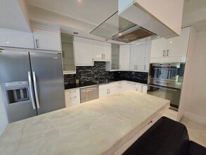 Building Photo - 372 Puu Way