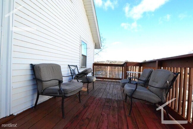 Foto del edificio - 8 br, 4 bath House - 116 Lake St # 1B