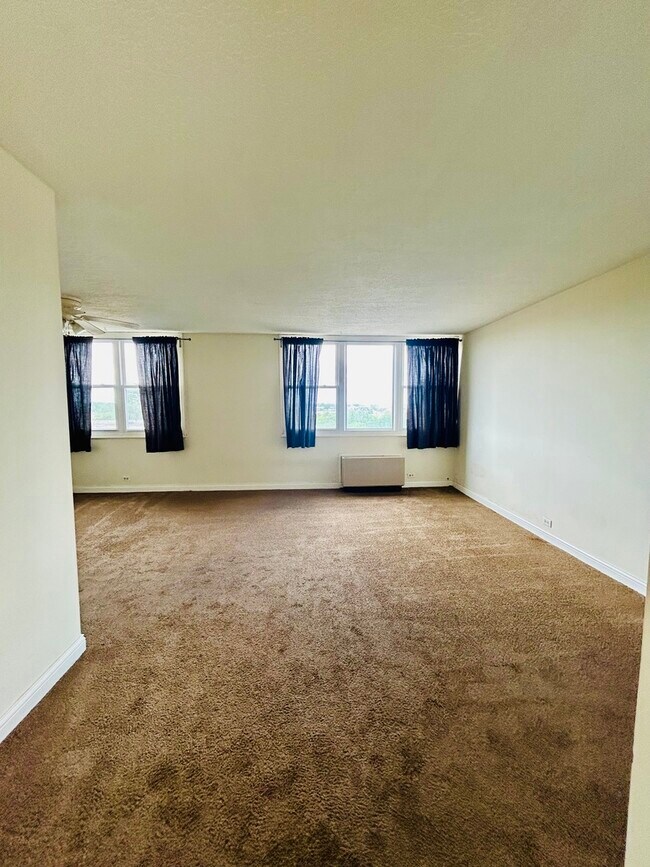 Foto del edificio - 4300 W Ford City Dr