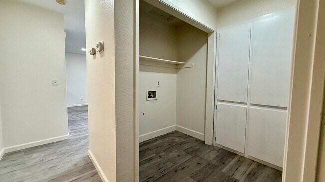 Foto del edificio - 2447 Knowlwood Dr