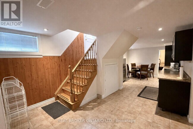 Photo du bâtiment - 1602 Coram Crescent