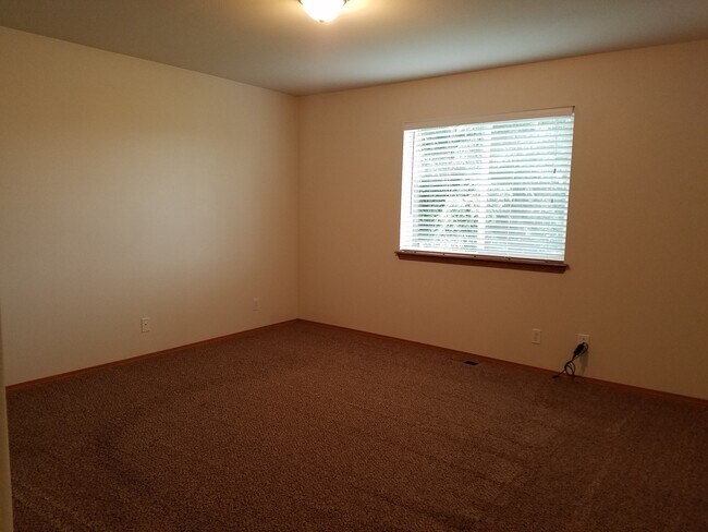 Building Photo - Lovely 3 bdrm 2 Ba Sunshine Meadows home f...