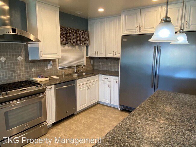 Building Photo - 6 br, 3 bath House - 1125 E Mayfair Ave