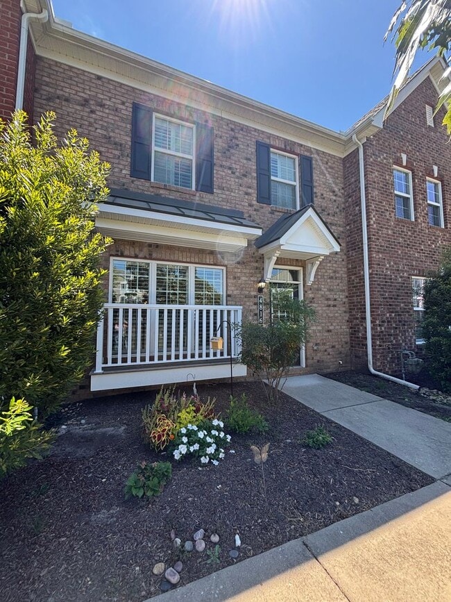 Building Photo - 4816 Village Walk