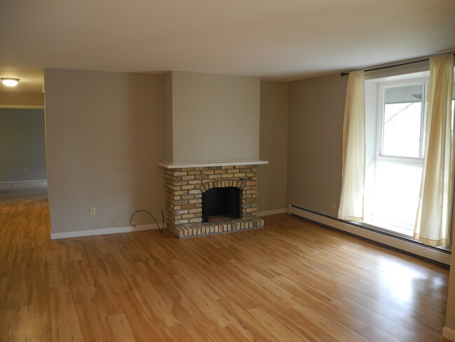 Building Photo - 6243 Charing Cross Ln