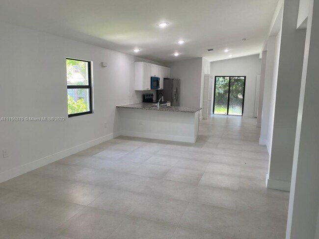 Building Photo - 421 NW 59th Terrace