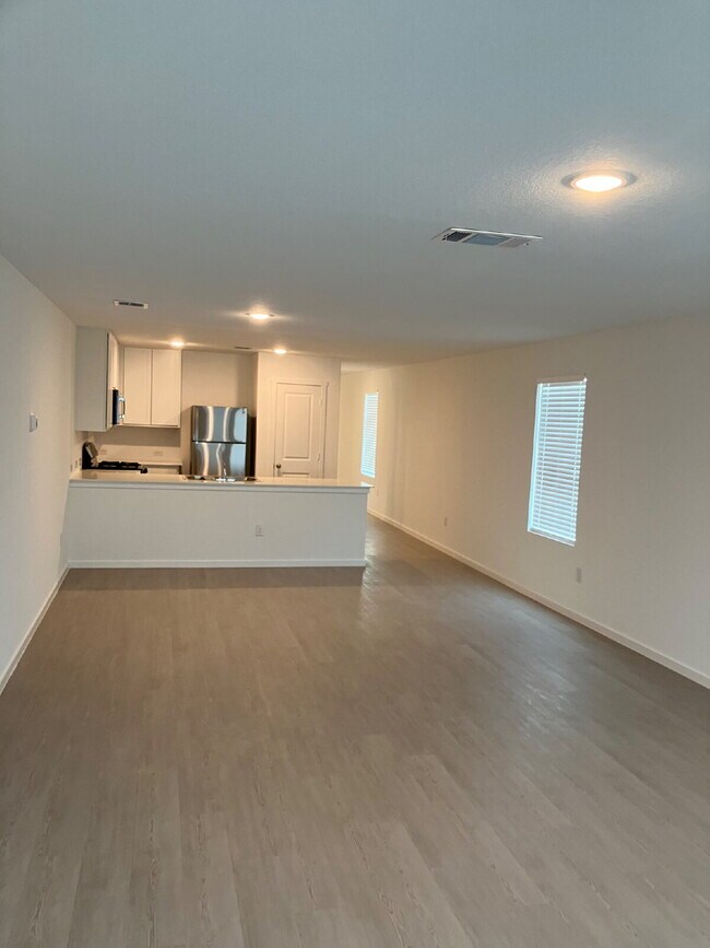 Building Photo - New Braunfels Serene Country View