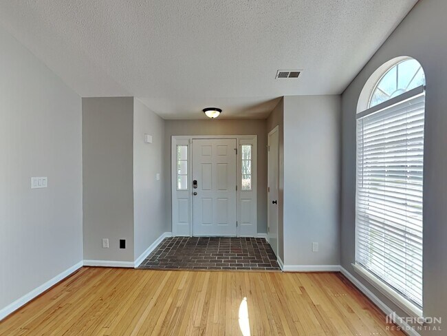 Foto del edificio - 9325 Oren Thompson Rd