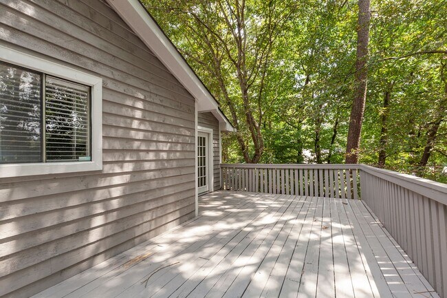 Building Photo - Spacious 3/2.5 Split Level w/ Large Bonus ...