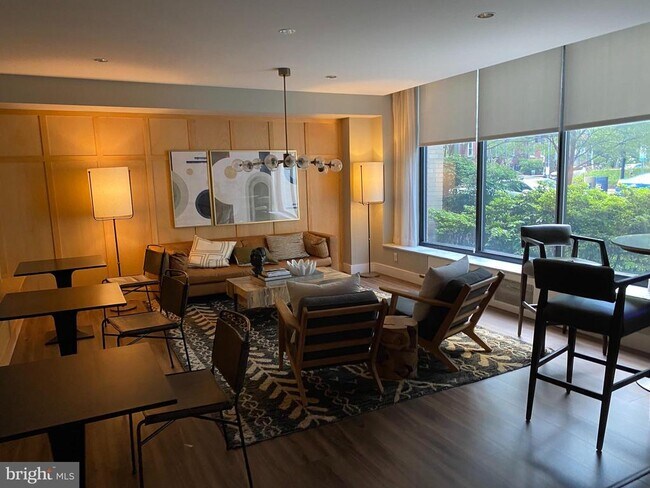 Foto del edificio - 2030 F St NW