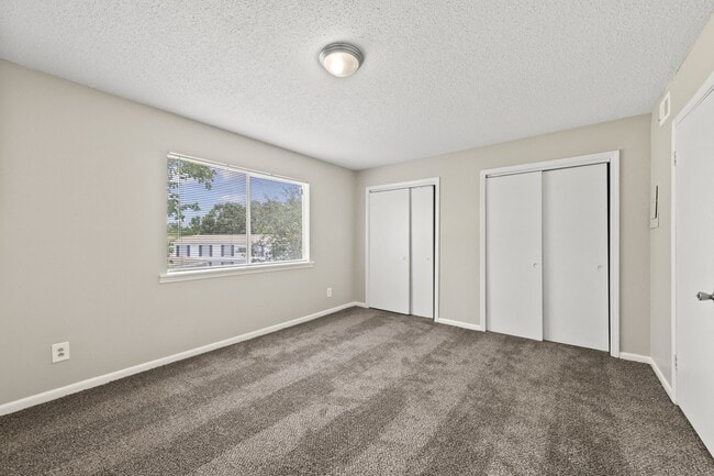 Building Photo - Center Pointe Landings