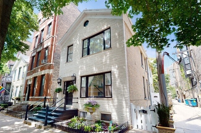 Building Photo - 214 W St Paul Ave