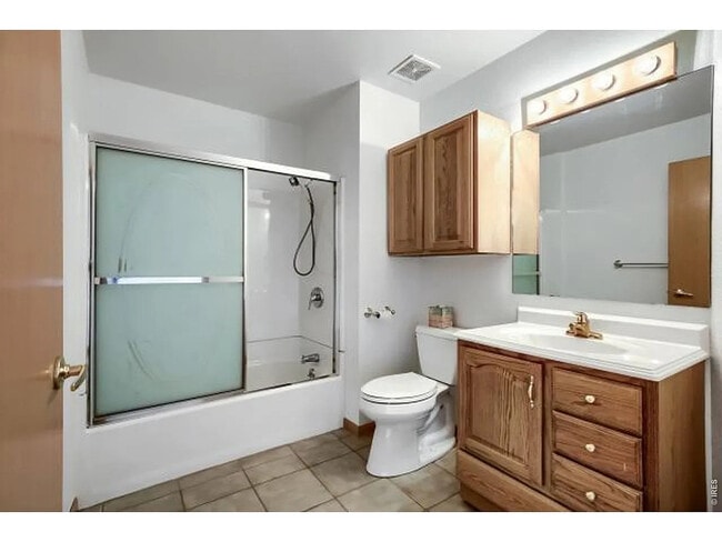 Building Photo - 557 Trailwood Cir