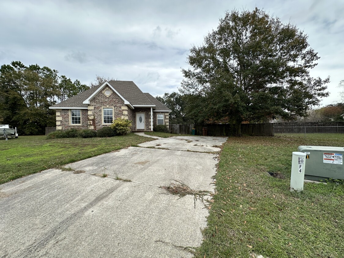 Primary Photo - 5 Laudeac Ct