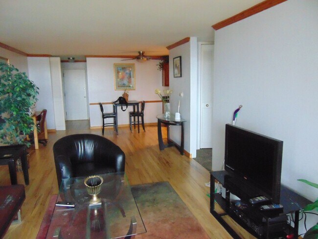 Foto del edificio - 4600 E Asbury Cir